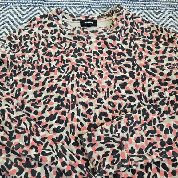 MONROW Tiger Sweatshirt in Black and Pink size Medium - Picture 10 of 16